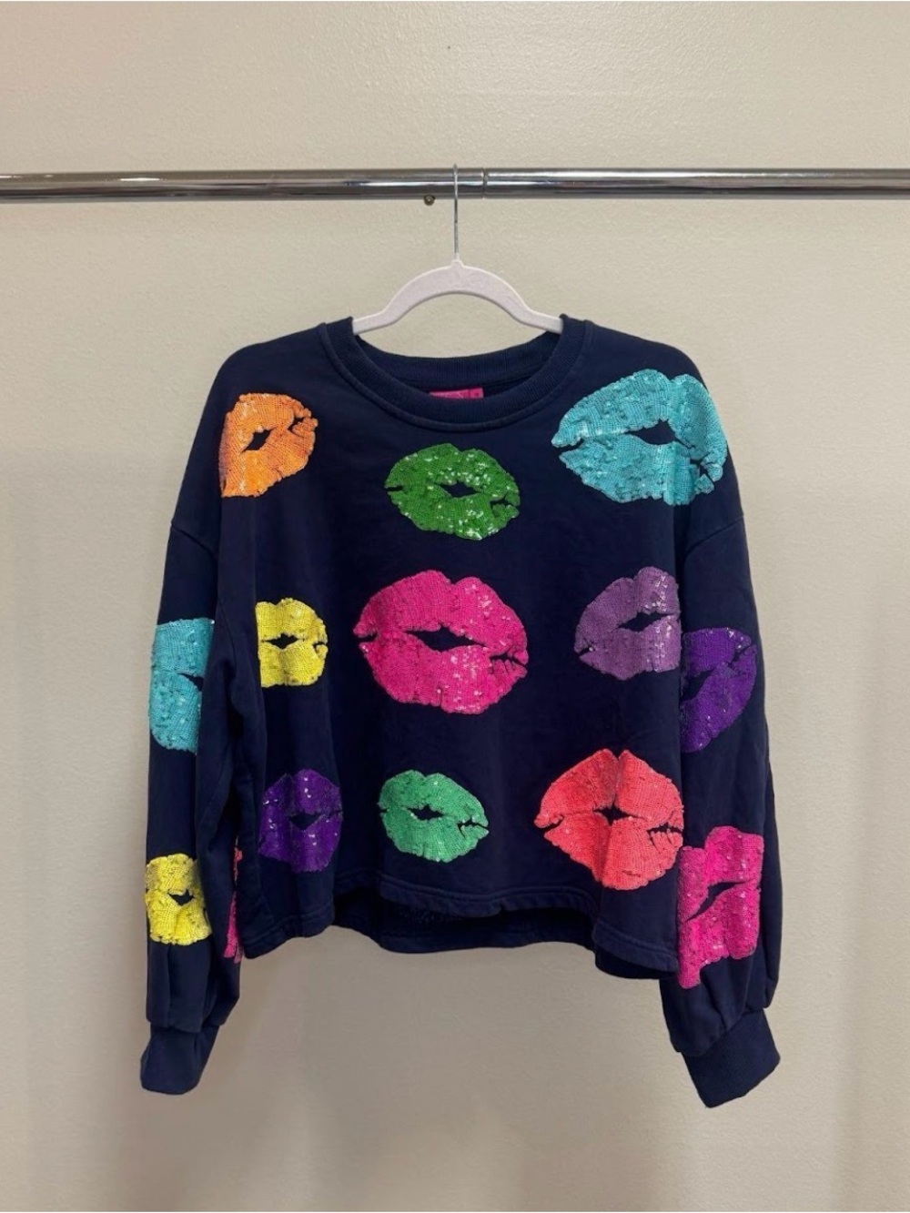 QUEEN OF SPARKLES Navy Crewneck Sweatshirt with Multicolor Sequin Lips